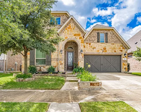 803 Red Maple Rd, Euless, TX 76039