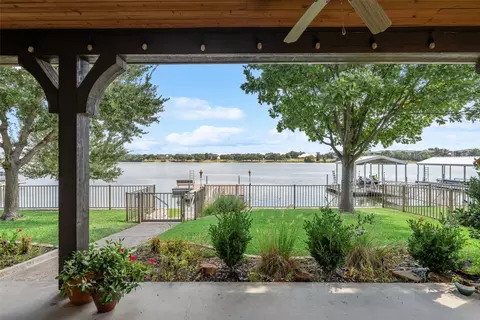 828 Waterpoint Ct W, Granbury, TX 76048