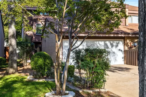 739 Oakwood Trl, Fort Worth, TX 76112