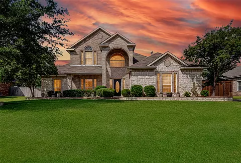 516 Winterwood Dr, Kennedale, TX 76060