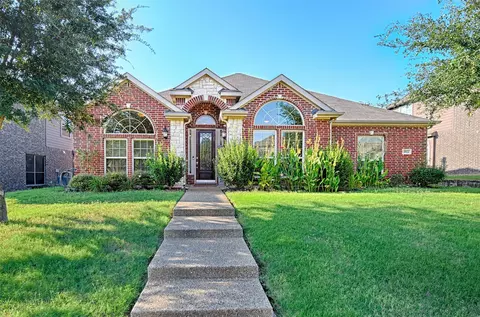1812 River Run Dr, Desoto, TX 75115