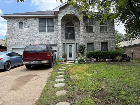 7516 Lake Arrowhead Dr, Fort Worth, TX 76137