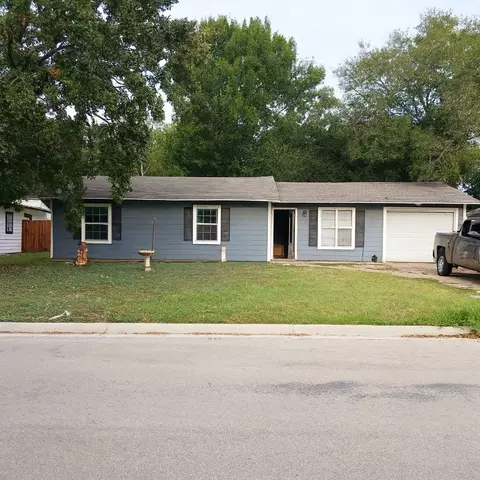 813 Hackamore St, White Settlement, TX 76108