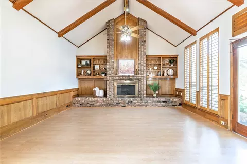2424 Fox Glenn Cir, Bedford, TX 76021