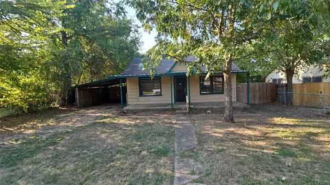 7213 Pawnee Trl, Lake Worth, TX 76135