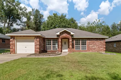 203 E Hickory St, Kaufman, TX 75142