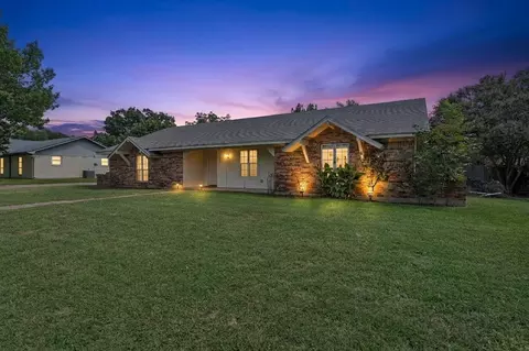 309 Crescent Dr, Hewitt, TX 76643