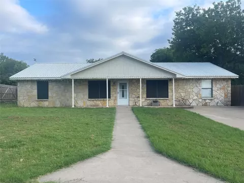 1432 W Torrey St, Granbury, TX 76048