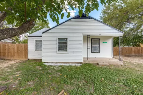 217 Ridgeway Ave, Azle, TX 76020