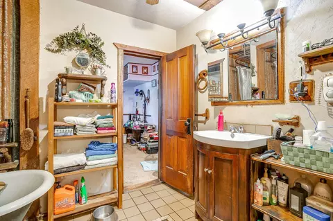 Bath - 1035 Summit Dr, Springtown, TX 76082 photo 1 of 3