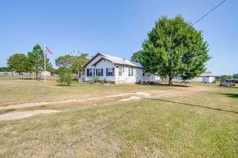 Exterior - 1035 Summit Dr, Springtown, TX 76082 photo 3 of 16