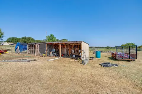 Exterior - 1035 Summit Dr, Springtown, TX 76082 photo 11 of 16