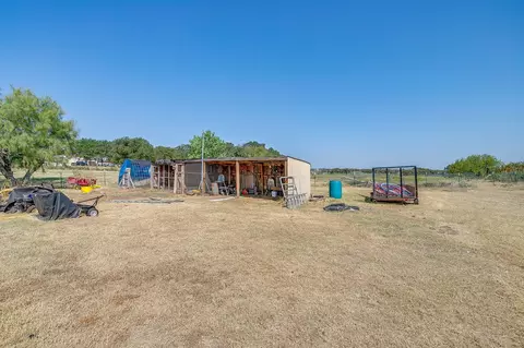 Exterior - 1035 Summit Dr, Springtown, TX 76082 photo 8 of 16