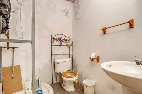 Bath - 1035 Summit Dr, Springtown, TX 76082 photo 3 of 3