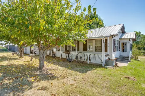 Exterior - 1035 Summit Dr, Springtown, TX 76082 photo 2 of 16