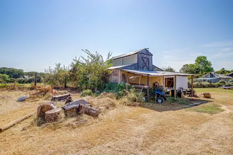 Exterior - 1035 Summit Dr, Springtown, TX 76082 photo 9 of 16