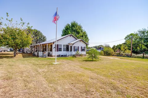 1035 Summit Dr, Springtown, TX 76082