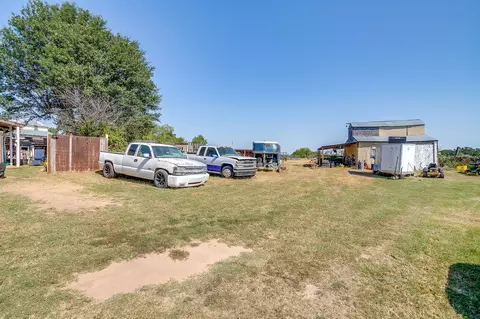 Exterior - 1035 Summit Dr, Springtown, TX 76082 photo 16 of 16