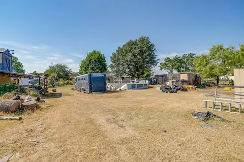 Exterior - 1035 Summit Dr, Springtown, TX 76082 photo 10 of 16