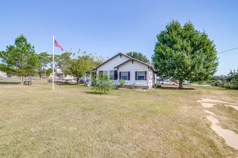 Exterior - 1035 Summit Dr, Springtown, TX 76082 photo 7 of 16