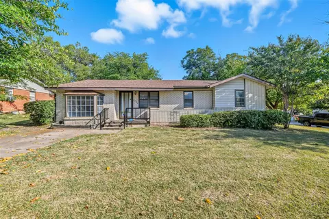 8100 Tumbleweed Trl, White Settlement, TX 76108