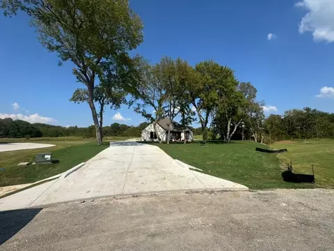 1240 Julian Dr, Van Alstyne, TX 75495