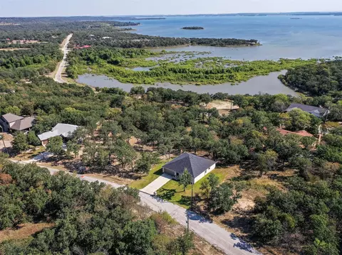 112 Hogan Pl, Runaway Bay, TX 76426