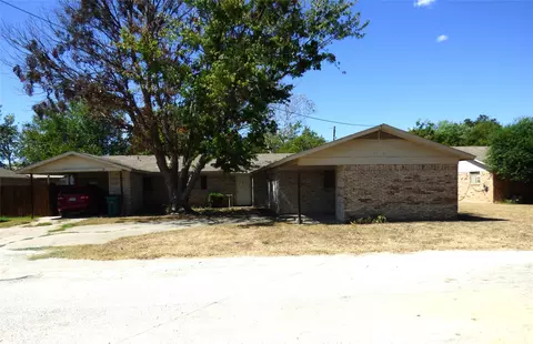 905907 Gilmer St, Eastland, TX 76448