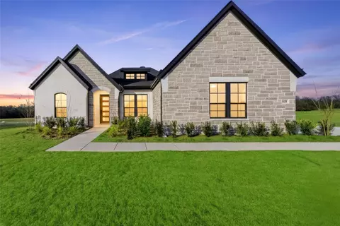 1430 Julian Dr, Van Alstyne, TX 75495