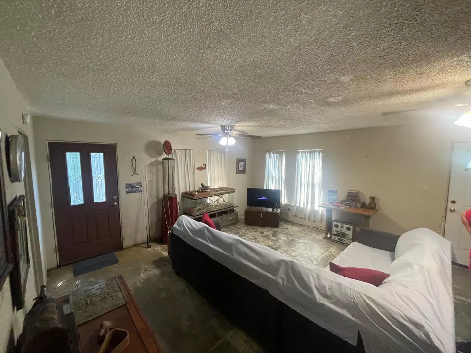  176 Meadow Lake Dr, Gun Barrel City, TX 75156 photo 2