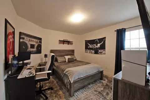 Bedroom - 400 Hawthorn Dr, Nevada, TX 75173 photo 8 of 9