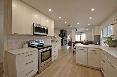 Kitchen - 400 Hawthorn Dr, Nevada, TX 75173 photo 2 of 3