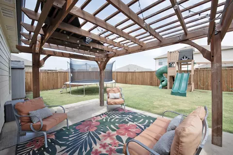 Exterior - 400 Hawthorn Dr, Nevada, TX 75173 photo 4 of 5