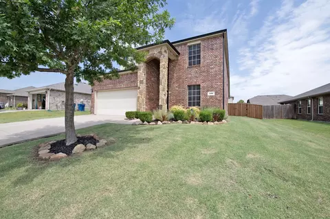 400 Hawthorn Dr, Nevada, TX 75173