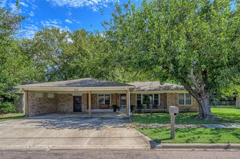 112 Pecan St, Whitesboro, TX 76273