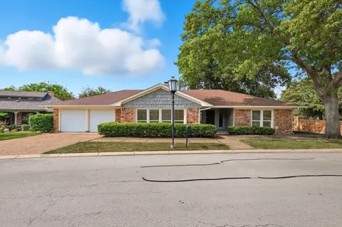 700 Putter Dr, Fort Worth, TX 76112