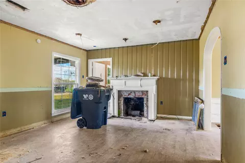 Living - 2928 Pine Ave, Waco, TX 76708 photo 2 of 4