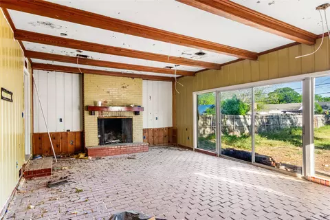 Living - 2928 Pine Ave, Waco, TX 76708 photo 3 of 4
