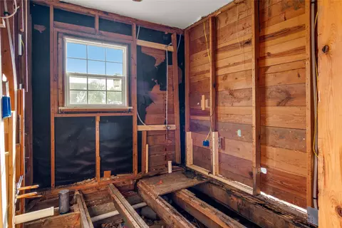 Bath - 2928 Pine Ave, Waco, TX 76708 photo 2 of 2