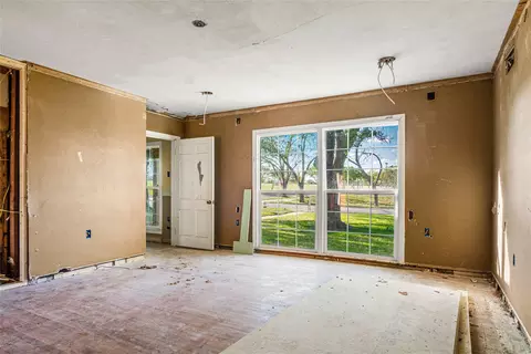 Living - 2928 Pine Ave, Waco, TX 76708 photo 4 of 4