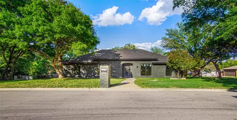 9917 Sandalwood Dr, Woodway, TX 76712