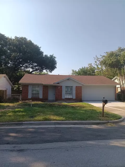 2906 Plaza St, Arlington, TX 76010