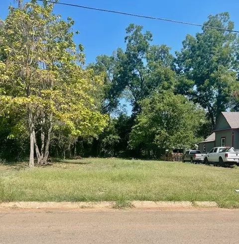 347 E Washington St, Paris, TX 75460