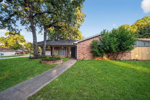 2501 Warren Ln, Fort Worth, TX 76112