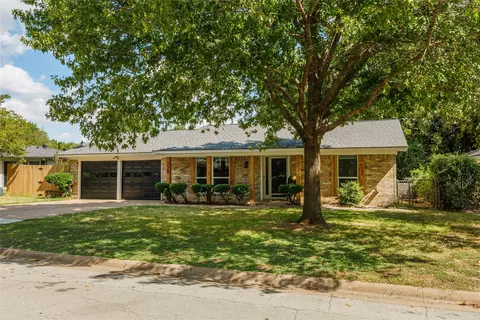 228 Arcadia St, Hurst, TX 76053