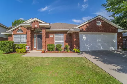 6405 Redstone Dr, Arlington, TX 76001