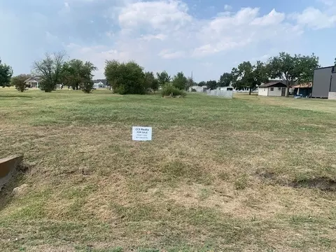 505 E Spurgeon St, Itasca, TX 76055 photo 4