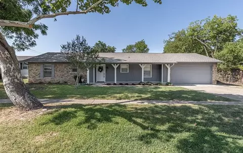 208 W 4th St, Justin, TX 76247