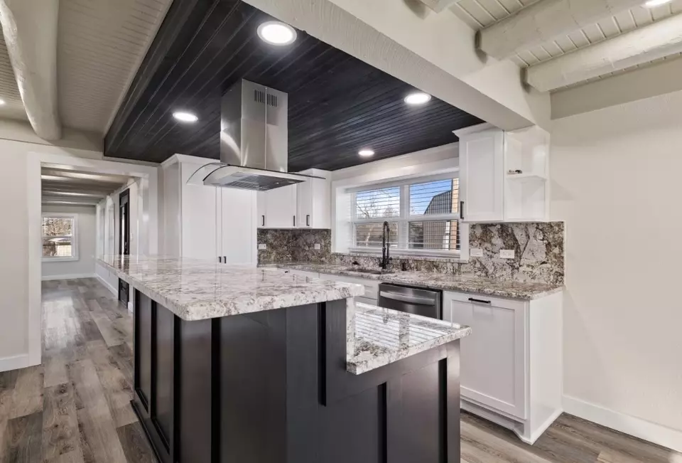 Kitchen - 400 Timber Wild Dr, Weatherford, TX 76087 photo 1 of 4