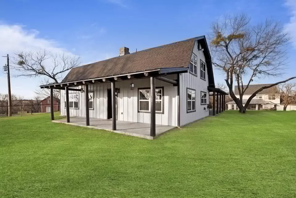 Exterior - 400 Timber Wild Dr, Weatherford, TX 76087 photo 9 of 11